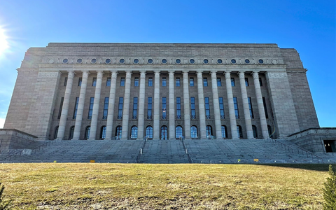 Billigung in Helsinki: Das finnische Parlament hat ein Verteidigungsabkommen mit den USA abgesegnet. - Foto: Steffen Trumpf/dpa