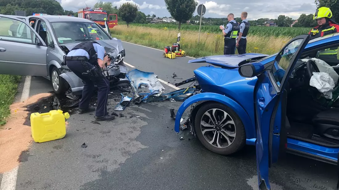 FW-BN: Wohnungsbrand in Bonn-Tannenbusch - Fünf Wohnungen vorübergehend nicht bewohnbar - 1 verletzte Person - Bild: presseportal.de