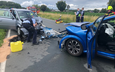 FW-BN: Wohnungsbrand in Bonn-Tannenbusch - Fünf Wohnungen vorübergehend nicht bewohnbar - 1 verletzte Person - Foto: presseportal.de