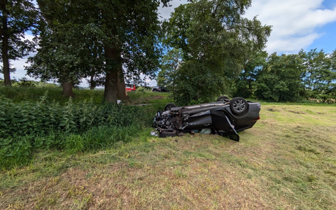 FFW Schiffdorf: 40-jährige Pkw-Fahrerin kommt von Straße ab - Kleinkind auf Rücksitzbank bleibt unverletzt - Foto: presseportal.de