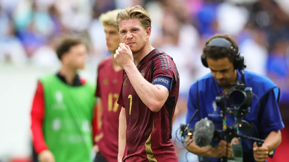 Die Belgier um Kapitän Kevin de Bruyne waren nach dem späten Gegentreffer bedient. - Bild: Rolf Vennenbernd/dpa