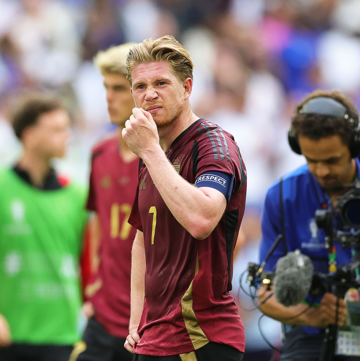 Die Belgier um Kapitän Kevin de Bruyne waren nach dem späten Gegentreffer bedient. - Foto: Rolf Vennenbernd/dpa