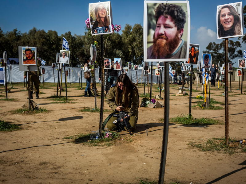 Angehörige der Opfer des Hamas-Massakers wollen in den USA Entschädigungszahlungen einklagen. (Archivbild) - Foto: Ilia Yefimovich/dpa