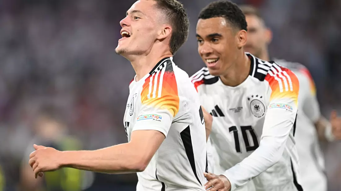 In der Liga Konkurrenten, im DFB-Trikot die Zukunft: Florian Wirtz (l.) und Jamal Musiala. - Bild: Sven Hoppe/dpa