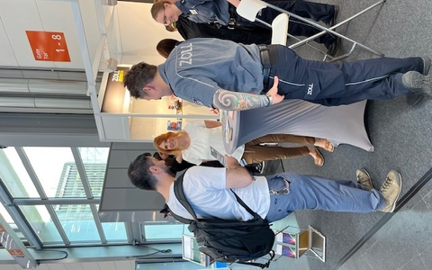 GZD: Die Zentralstelle Gewerblicher Rechtsschutz und das Hauptzollamt Düsseldorf informieren auf der DoKomi 2024 - Foto: presseportal.de