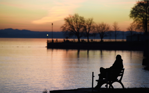 Gut jeder fünfte Mensch in Deutschland lebt alleine (Symbolbild)  - Foto: Felix Kästle/dpa