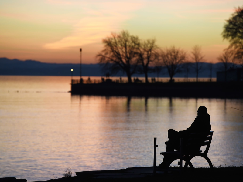 Gut jeder fünfte Mensch in Deutschland lebt alleine (Symbolbild)  - Foto: Felix Kästle/dpa