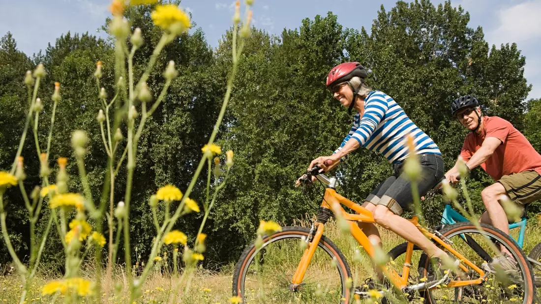Volle Kraft voraus durch den Sommer / So halten Best-Ager beim Wandern, Schwimmen oder Radfahren ihre Muskeln fit - Bild: presseportal.de