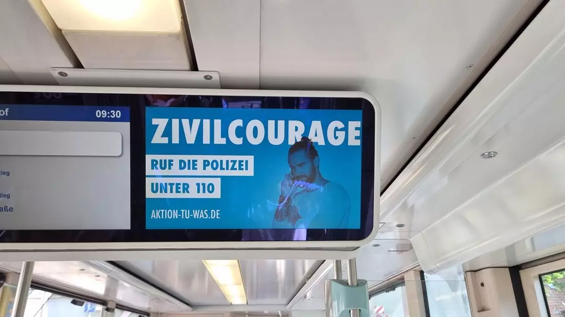 POL-DA: Darmstadt: Sichere Innenstadt/AKTION-TU-WAS - Initiative der Polizei für mehr Zivilcourage - Infotainment in Bussen und Bahnen der HEAG Mobilo - Bild: presseportal.de