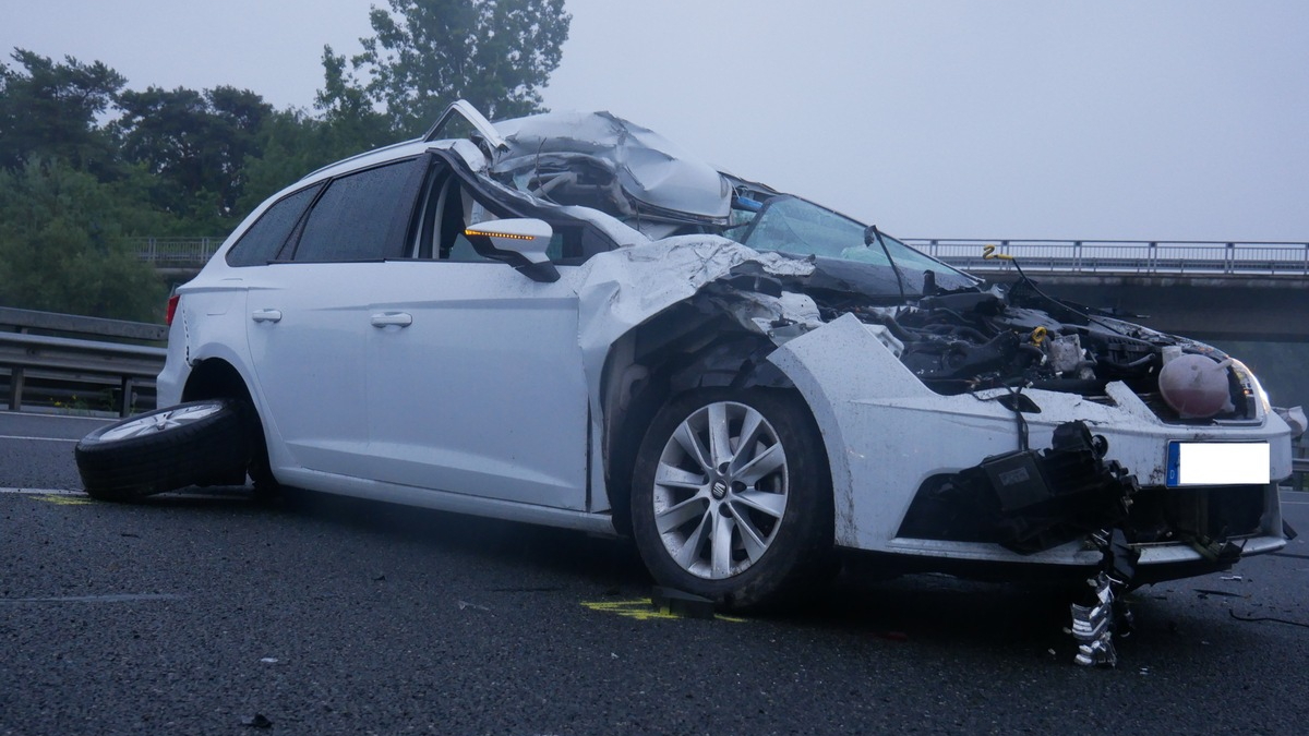 POL-ROW: ++ Zahlreiche Verkehrsunfälle auf der A 1: Beteiligte teils schwer verletzt, hoher Sachschaden und Autobahn gesperrt ++ - Foto: presseportal.de