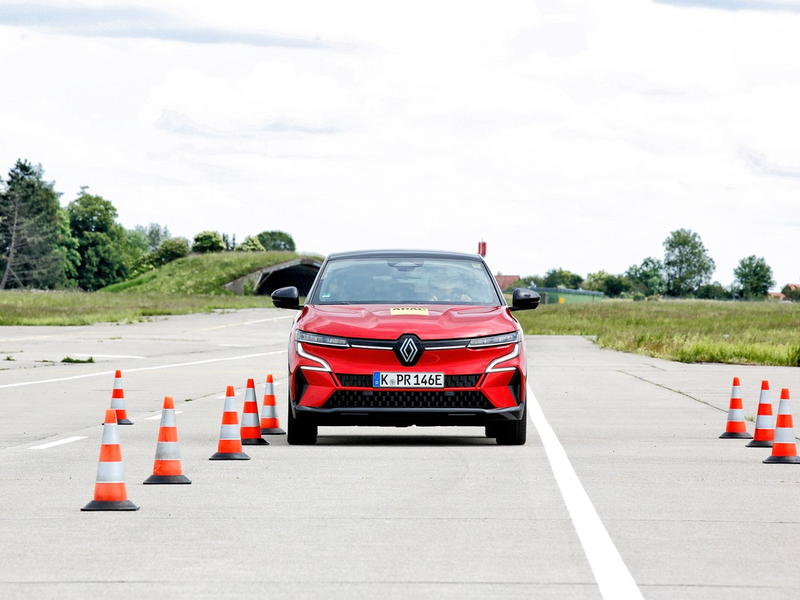 Sinnvolle Helfer mit Grenzen / Neue Assistenzsysteme werden Pflicht / Systeme müssen ausgereift sein / Abschaltroutine ist verschenktes Sicherheitspotenzial - Foto: presseportal.de