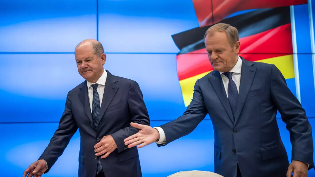 Gute Stimmung: Olaf Scholz (l) und Donald Tusk versuchen einen Neuanfang. - Bild: Michael Kappeler/dpa