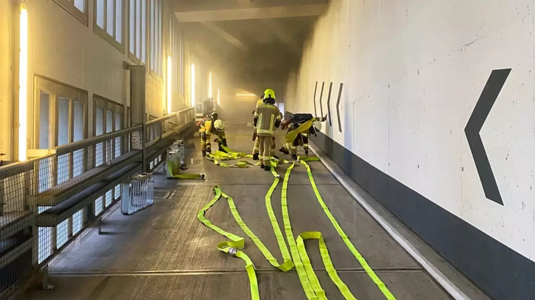 FW Konstanz: Fahrzeugbrand in Parkhaus - Bild: presseportal.de