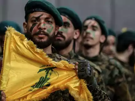 Nach Angaben der Hisbollah soll es ein Gespräch mit deutscher Beteiligung zur Entschärfung des Konflikts zwischen Israel und der Hisbollah gegeben haben. - Foto: Marwan Naamani/dpa