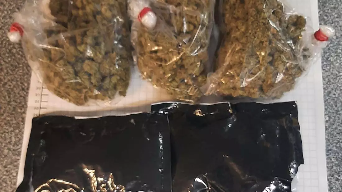BPOL NRW: Mit über 400 Gramm Cannabis im Gepäck - Bundespolizei stellt 22-Jährigen - Bild: presseportal.de