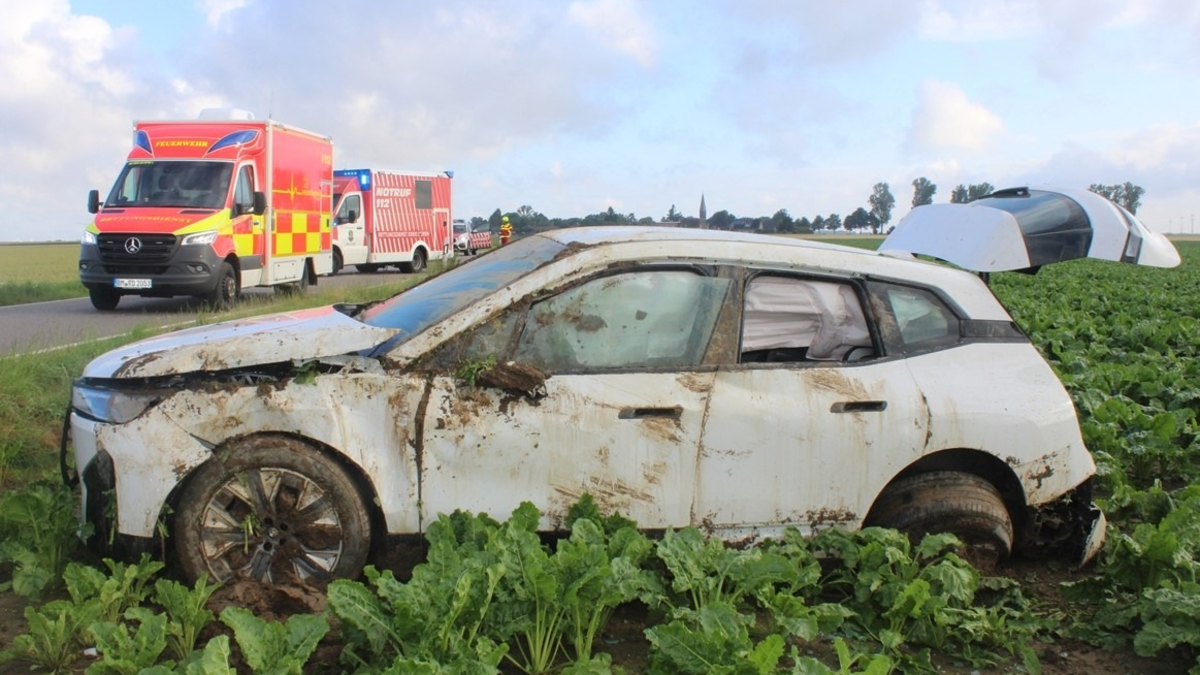 POL-DN: Fahrzeug überschlägt sich - Drei Kinder verletzt - Foto: presseportal.de