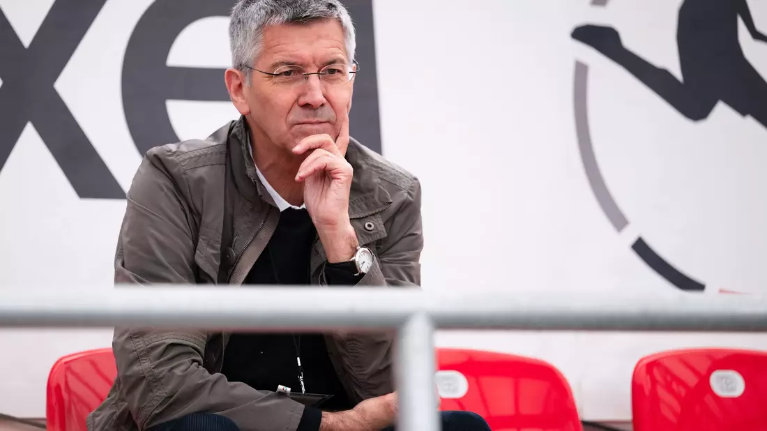 Bayern Münchens Präsident Herbert Hainer zeigt sich in einem Interview besorgt über den zunehmenden Rechtsruck in Europa. - Bild: Marius Becker/dpa