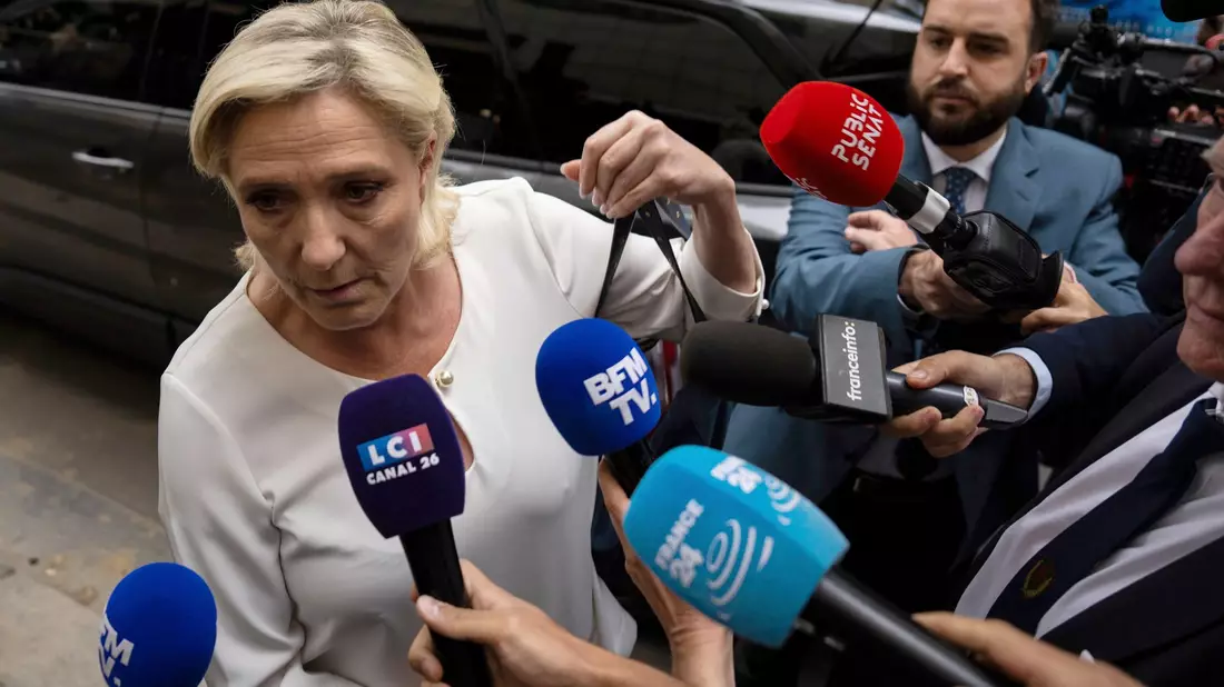 Marine Le Pens Rechtsnationale wollen die Regierung in Frankreich übernehmen. - Bild: Louise Delmotte/AP/dpa