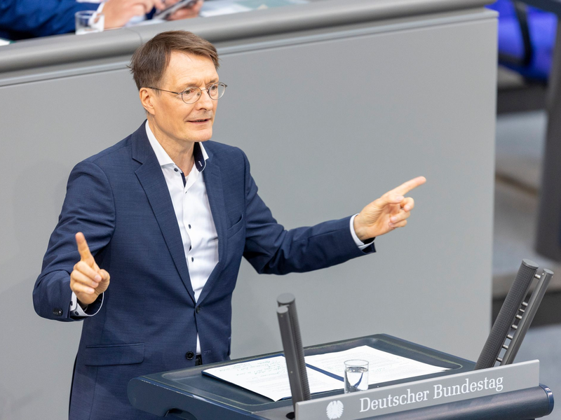 Gesundheitsminister Karl Lauterbach (SPD) ist von der Reform fest überzeugt. (Archivbild) - Foto: Lucas Röhr/dpa