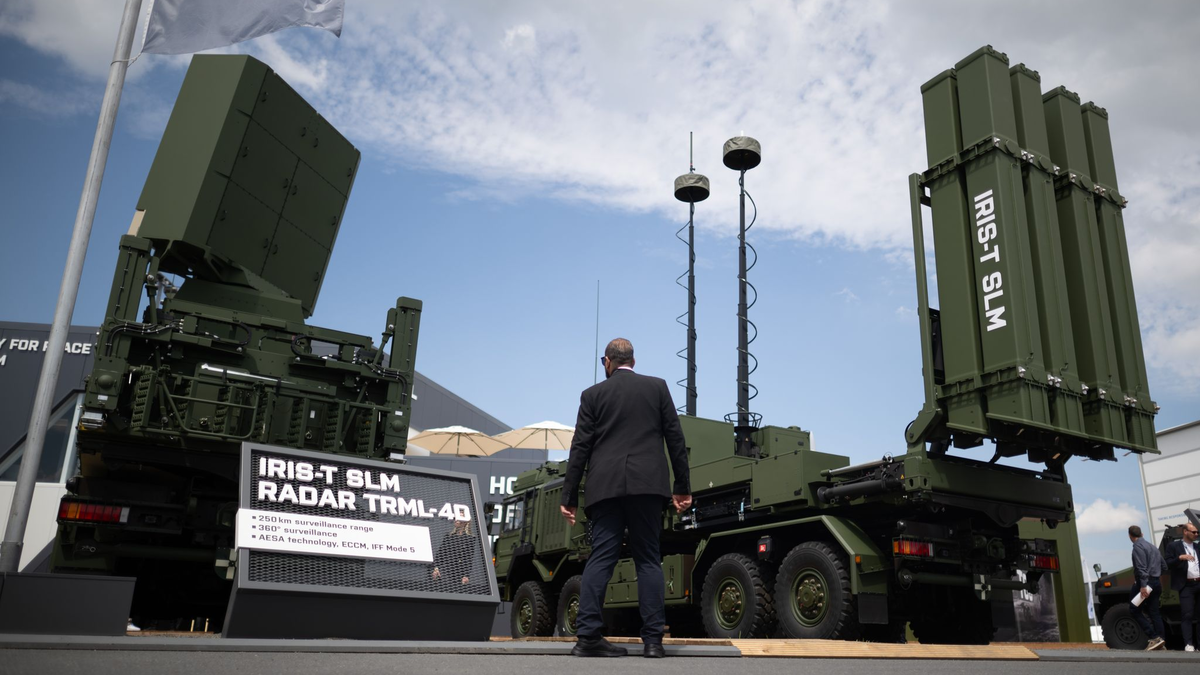 Das Luftabwehrsystem Iris von Diehl Defence. - Foto: Sebastian Christoph Gollnow/dpa