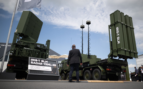 Das Luftabwehrsystem Iris von Diehl Defence. - Foto: Sebastian Christoph Gollnow/dpa