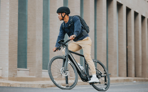 Künstliche Intelligenz kann bei E-Bikes dafür sorgen, dass man mit einem gewünschten Akku-Stand am Ziel ankommt - Foto: Julian Mittelstaedt/Bosch/dpa-tmn