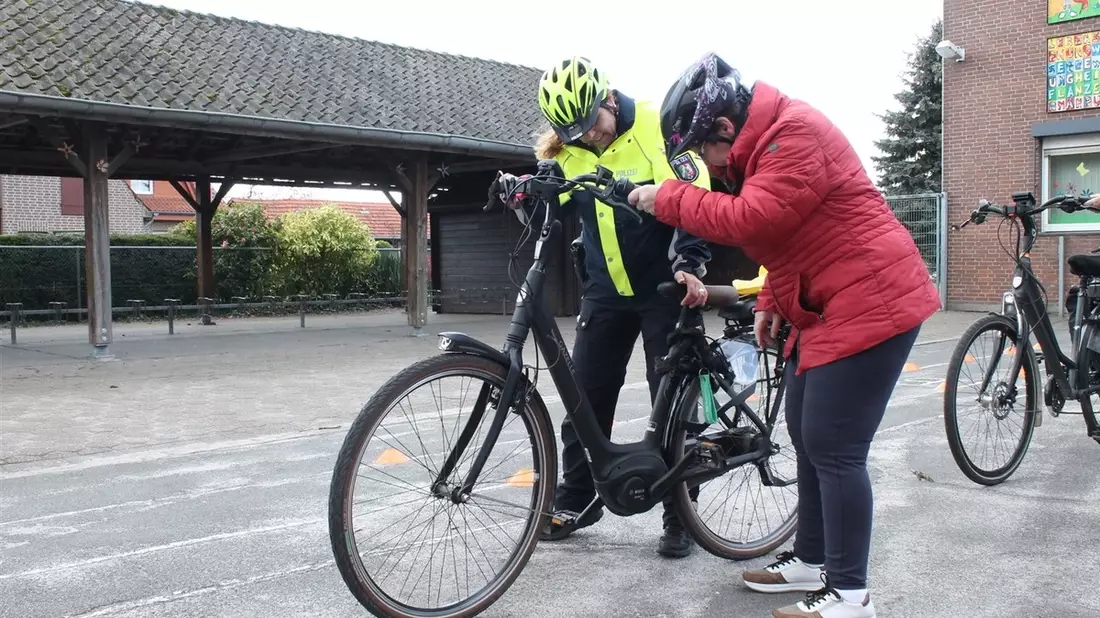 POL-KLE: Kreis Kleve - Mit dem Rad durch die Sommerzeit: Kreispolizeibehörde bietet weitere kostenlose Pedelec-Training an - Bild: presseportal.de