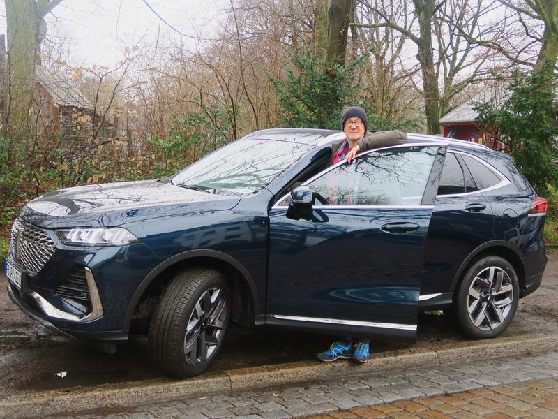 Vorhang auf: Schauspieler Peter Lohmeyer fährt im GWM WEY 03 vor - Foto: presseportal.de