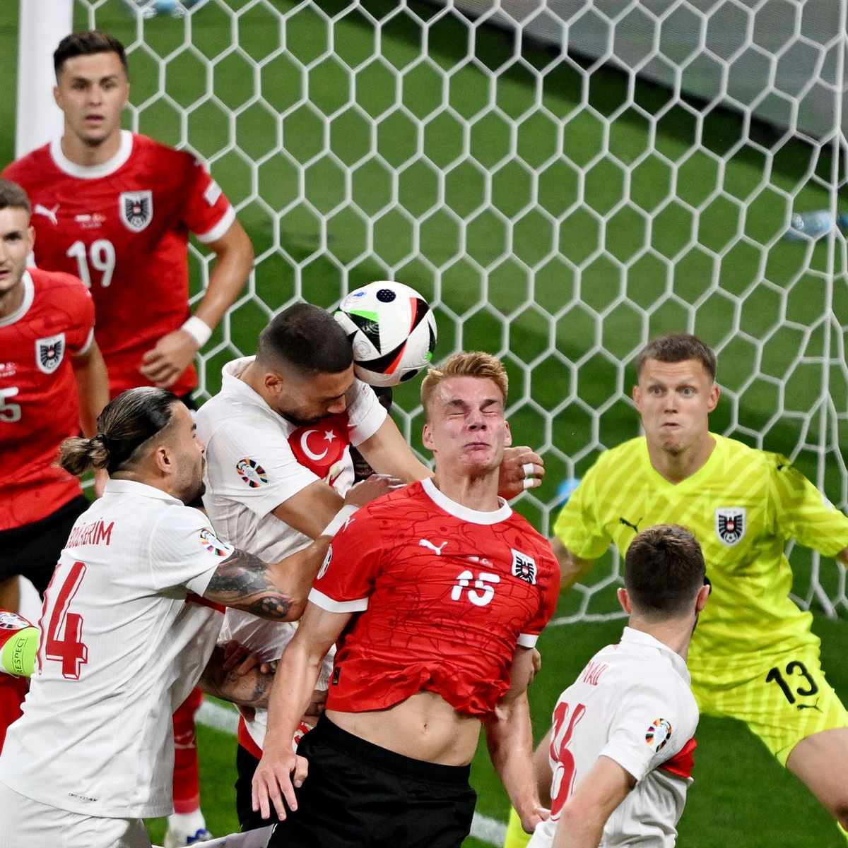 Merih Demiral hat die Wolfsgruß-Debatte ausgelöst. - Foto: Hendrik Schmidt/dpa