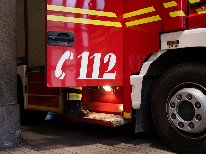 In der 11. Etage in einem Hochhaus in der Dresdner Johannstadt ist ein Feuer ausgebrochen. (Symbolbild) - Foto: Niklas Treppner/dpa