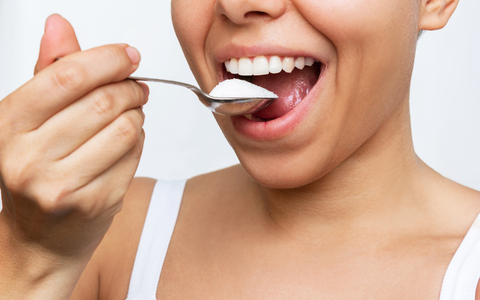 Zucker schädigt den Zahnschmelz - Foto: Shutterstock/Peeroton GmbH über pressetext.de