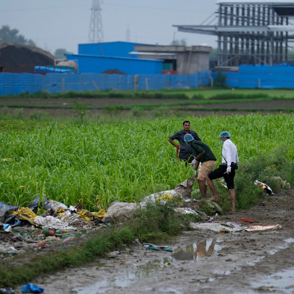 Polizeiband am Schauplatz einer tödlichen Massenpanik  - Foto: Rajesh Kumar Singh/AP