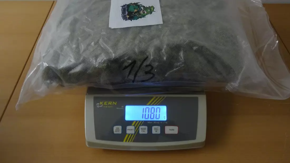 HZA-N: Blumige Fracht: Nürnberger Zoll findet 40 Kilogramm Cannabisblüten - Bild: Zoll, presseportal.de