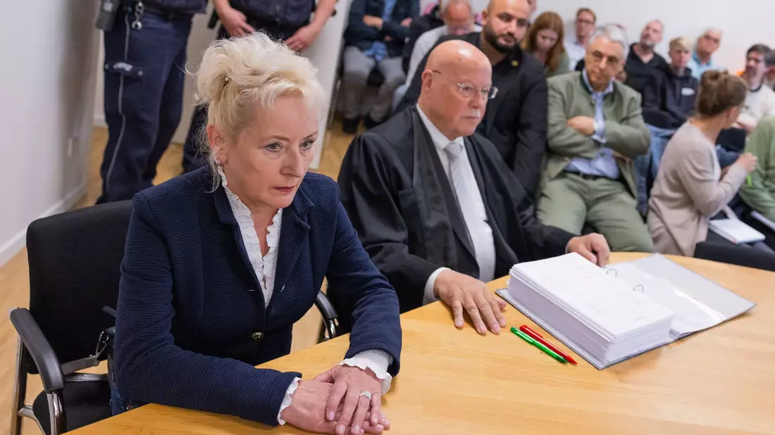 Simone Baum, Teilnehmerin des Potsdamer Treffens, hat vor Gericht einen Erfolg erzielt: Ihre Kündigung von der Stadt Köln ist unwirksam. (Archivbild) - Bild: Rolf Vennenbernd/dpa