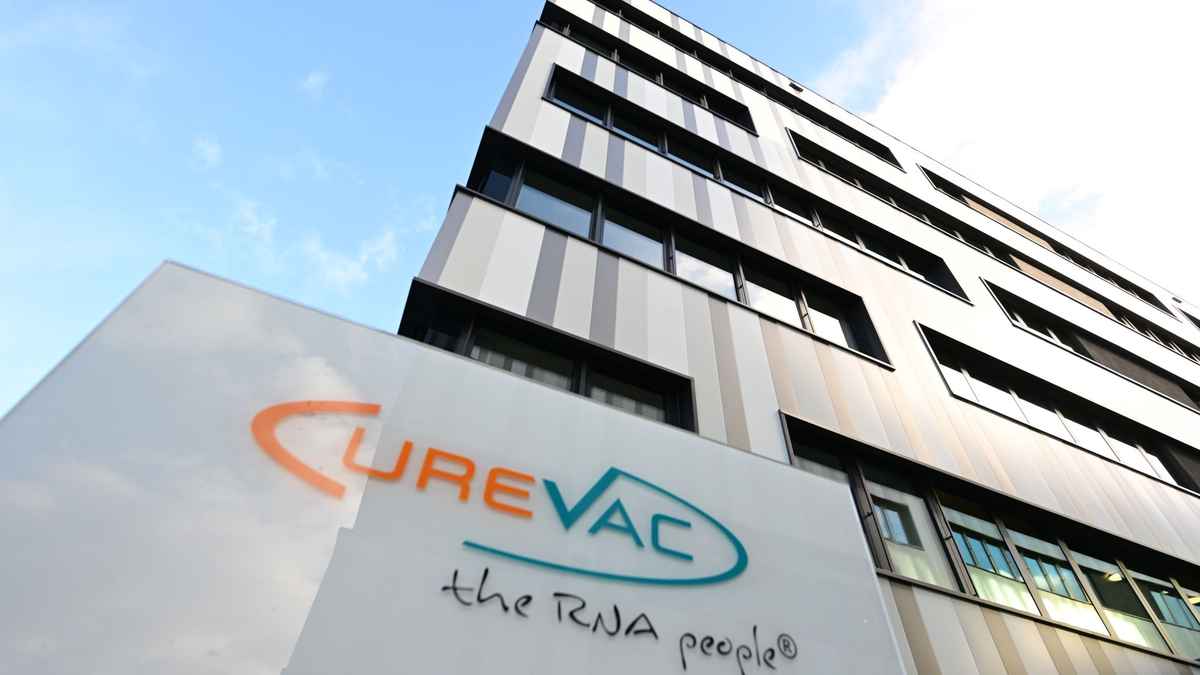 Fast jede dritte Stelle soll bei Curevac wegfallen. - Foto: Bernd Weißbrod/dpa