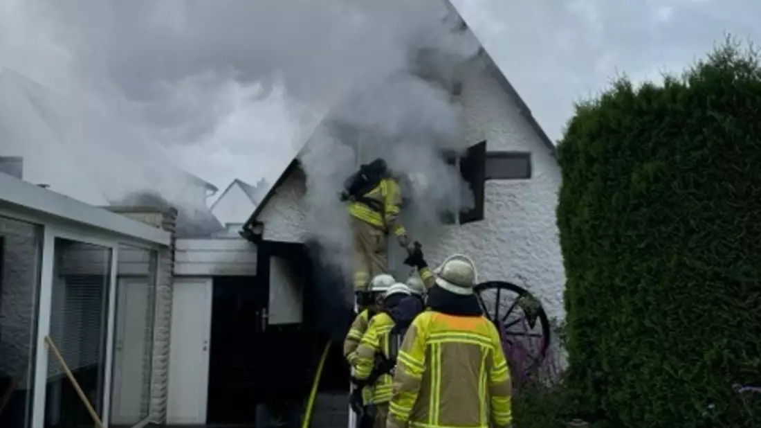 POL-STD: Stade: Werkstattanbau geriet in Brand - Bild: presseportal.de