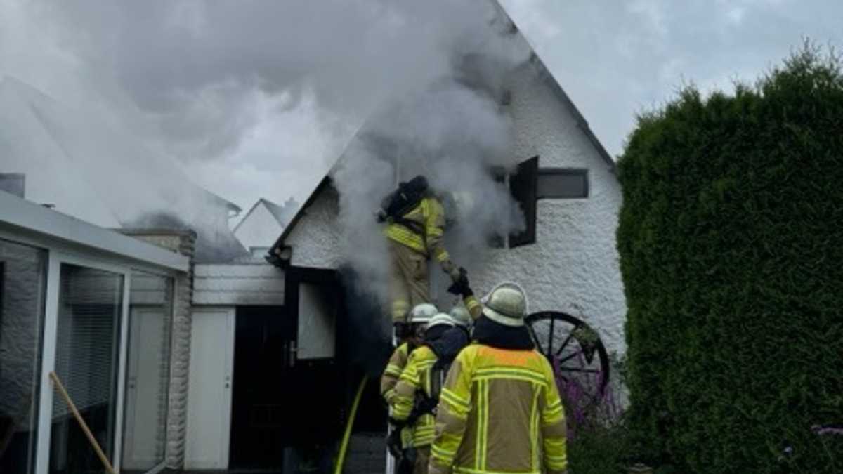 POL-STD: Stade: Werkstattanbau geriet in Brand - Foto: presseportal.de