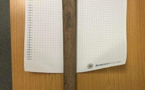 BPOL NRW: Mit Gartenwerkzeug im Hbf Dortmund - Bundespolizei weist auf Allgemeinverfügung hin - Foto: presseportal.de