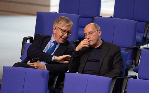 Dietmar Bartsch und Gregor Gysi haben kein Amt mehr in der Linken - aber Stimmen von Gewicht. (Archivbild) - Foto: Kilian Genius/dpa