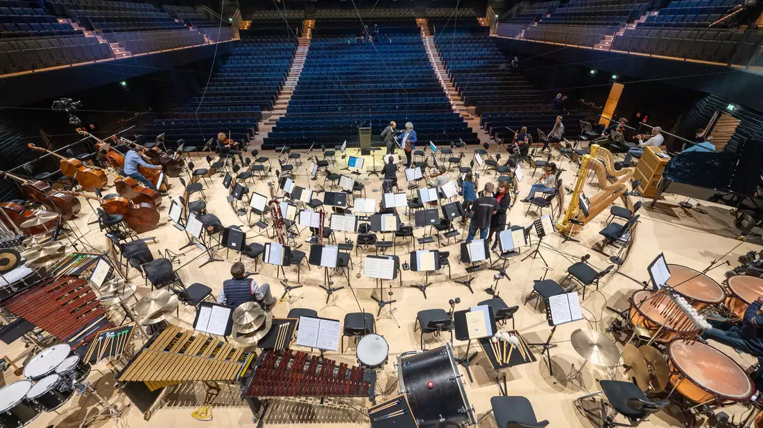 Die Isarphilharmonie wird künftig die neue Arbeitsstätte des Kulturmanagers Florian Wiegand, wenn er im Herbst 2025 als Intendant der Münchner Philharmoniker startet.      - Bild: Peter Kneffel/dpa