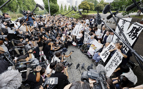 Das Urteil gilt als bahnbrechende Entscheidung. - Foto: Uncredited/Kyodo News/AP/dpa