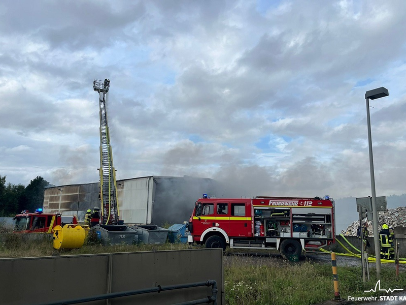 FW Kamen: Abschlussmeldung Lagerhallenbrand in Kamen-Heeren - Foto: presseportal.de