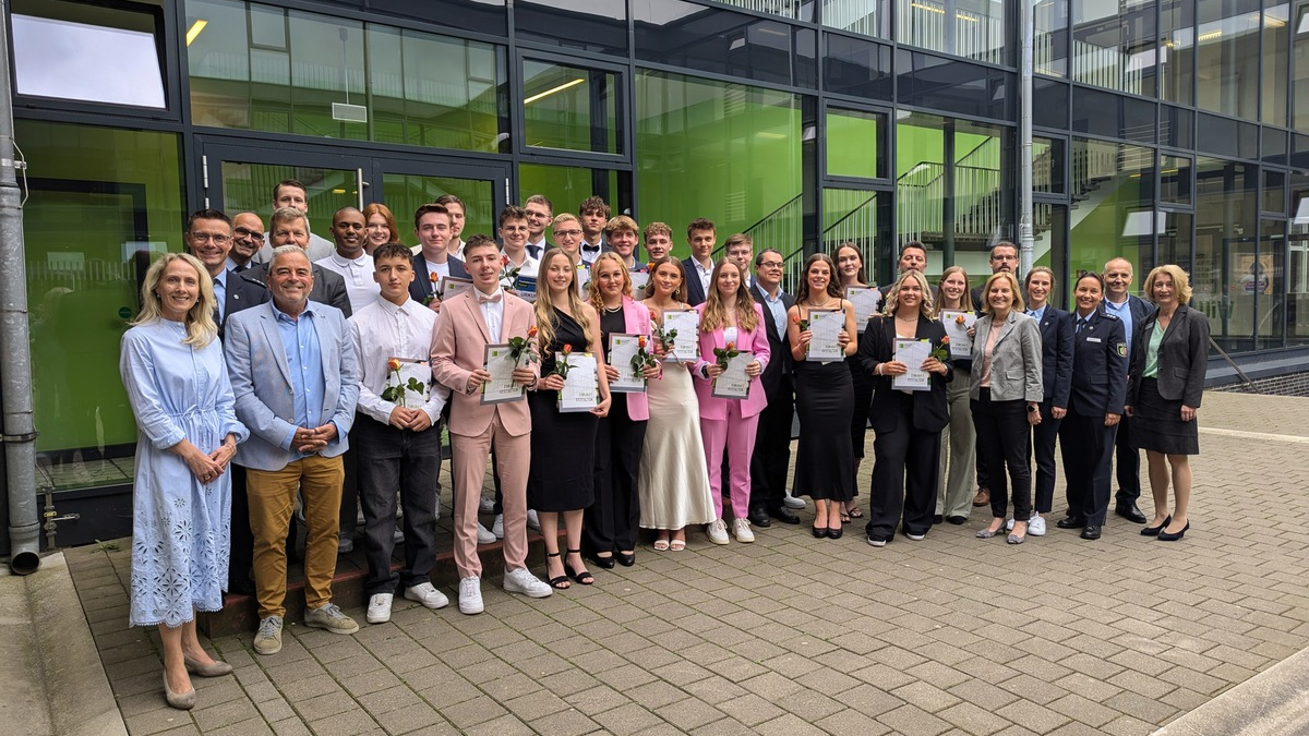 POL-BO: Neuer Bildungsgang: 24 junge Menschen schließen in Bochum erstmals 