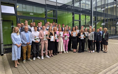 POL-HA: Neuer Bildungsgang: 24 junge Menschen schließen in Bochum erstmals FOS Polizei ab - Foto: presseportal.de