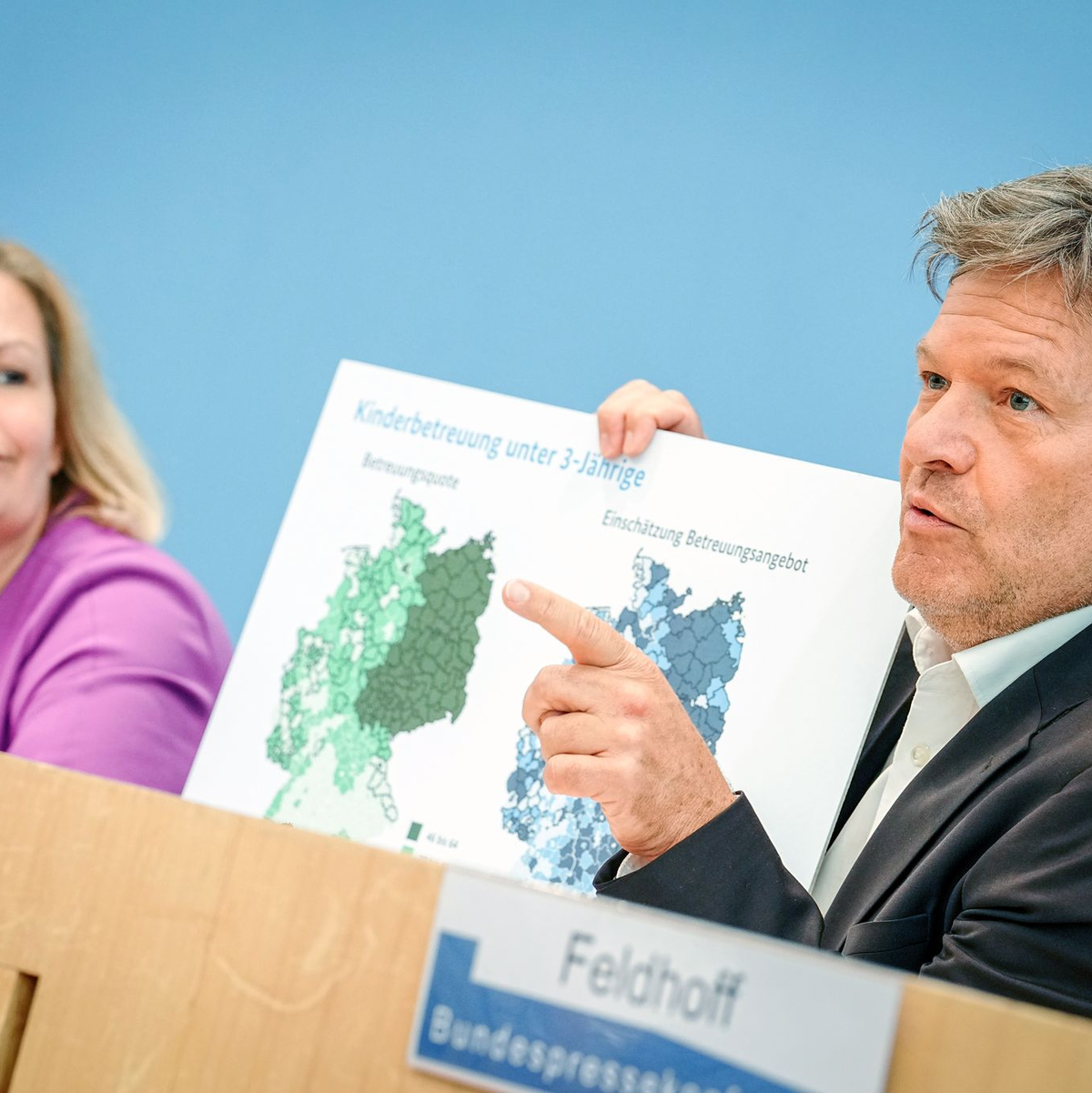 Bei gleichwertigen Lebensverhältnissen geht es voran, findet Wirtschaftsminister Robert Habeck. - Foto: Kay Nietfeld/dpa