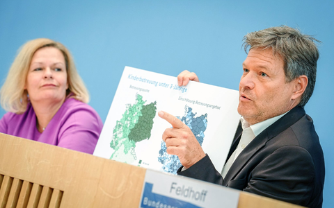Bei gleichwertigen Lebensverhältnissen geht es voran, findet Wirtschaftsminister Robert Habeck. - Foto: Kay Nietfeld/dpa