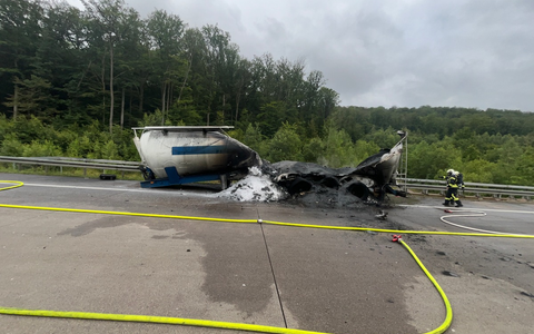 API-TH: Ergänzungsmeldung zum brennenden Silo-Auflieger bei Eisenach - Foto: presseportal.de