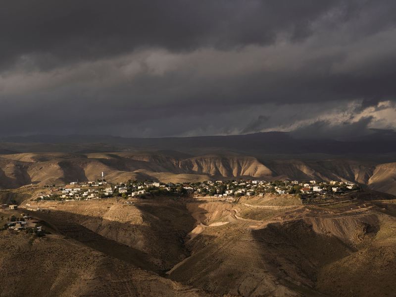 Blick auf eine israelische Siedlung im Westjordanland: Israels Führung treibt den Siedlungsbau trotz internationaler Kritik voran. - Foto: Mahmoud Illean/AP/dpa