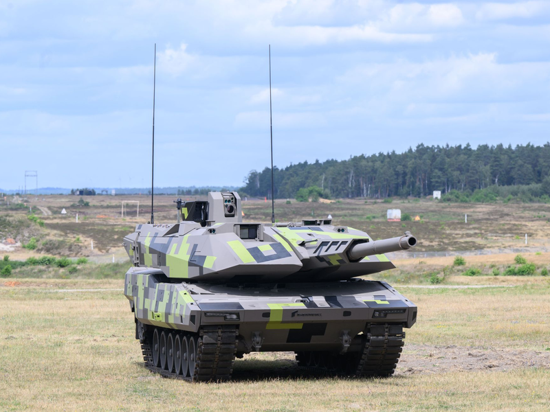 Der Panzerbauer Rheinmetall steht vor einem Milliardengeschäft mit Italien.  - Foto: Julian Stratenschulte/dpa