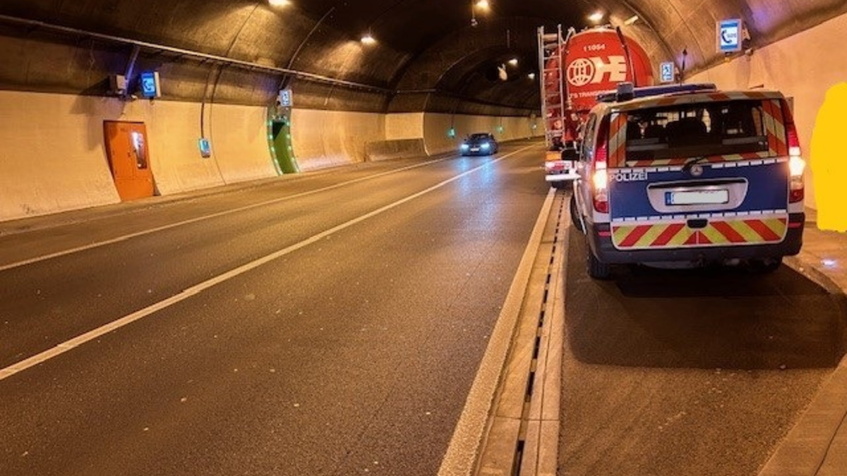 POL-PDLD: Gefährliches Parken im Barbarossa-Tunnel - Foto: presseportal.de